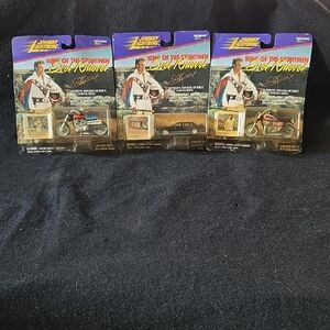 Action Figure Set - Blue, Red, White
